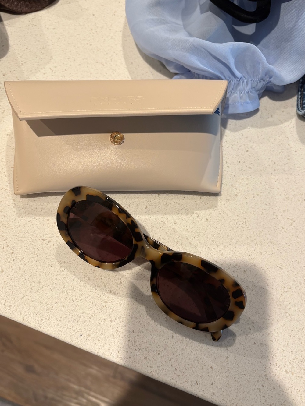 Tortoiseshell Oval Sunglasses in Brown